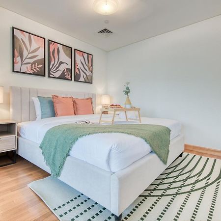 Unbeatable Rate Stylish 1Br With Balcony Near Metro By Deluxe Holiday Homes Dubái Exterior foto